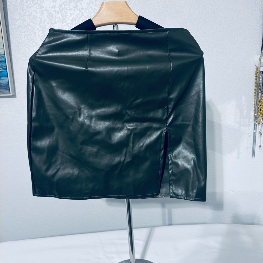 Elegant Black Leather Skirt